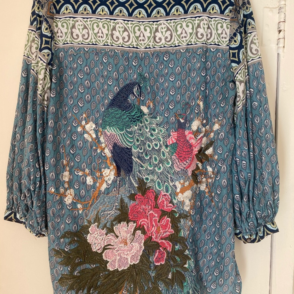 NWOT Anthropologie Aratta Silent Journey blue embroidered peacock blouse. Small
